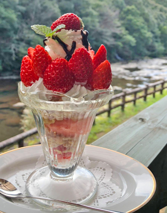 いちごパフェ